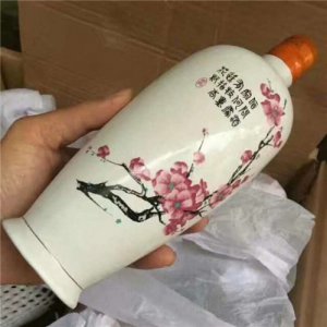 瓷瓶貢酒